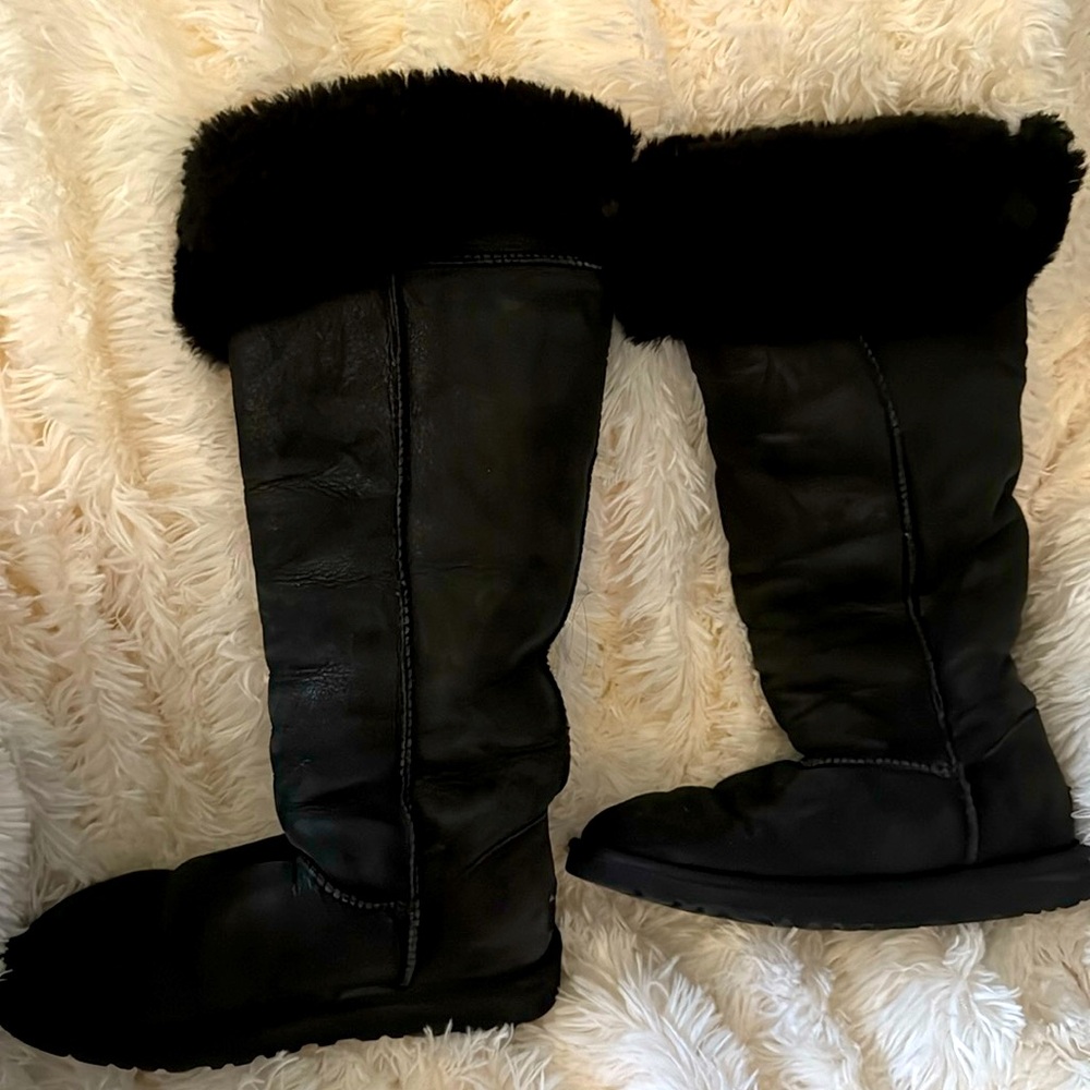 Woman’s used tall black over knee boots uggs
